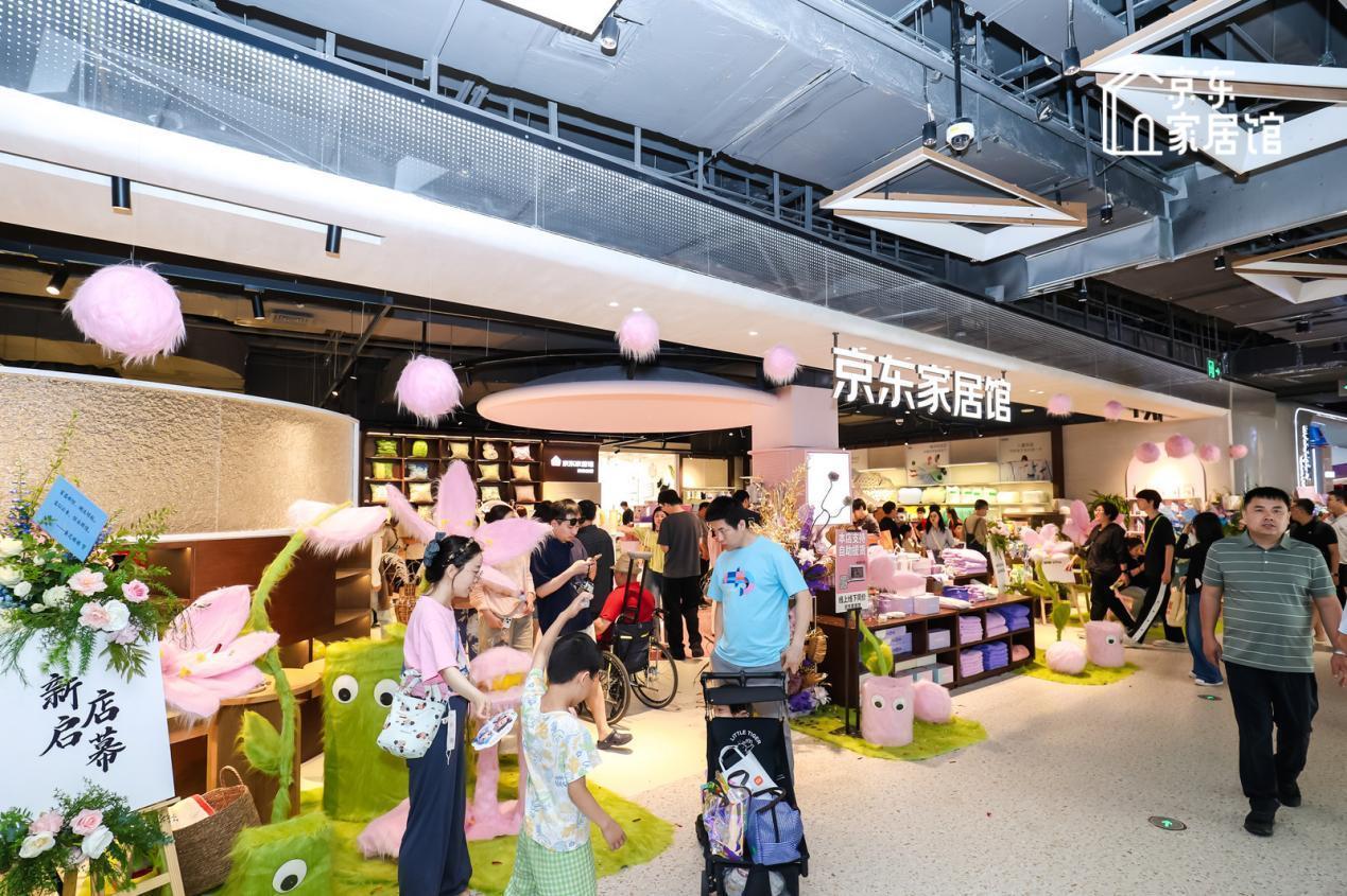 【艺术家居控的私藏画廊】周末陪闺蜜去京东MALL北京双井店逛街，刚好看到京东家居