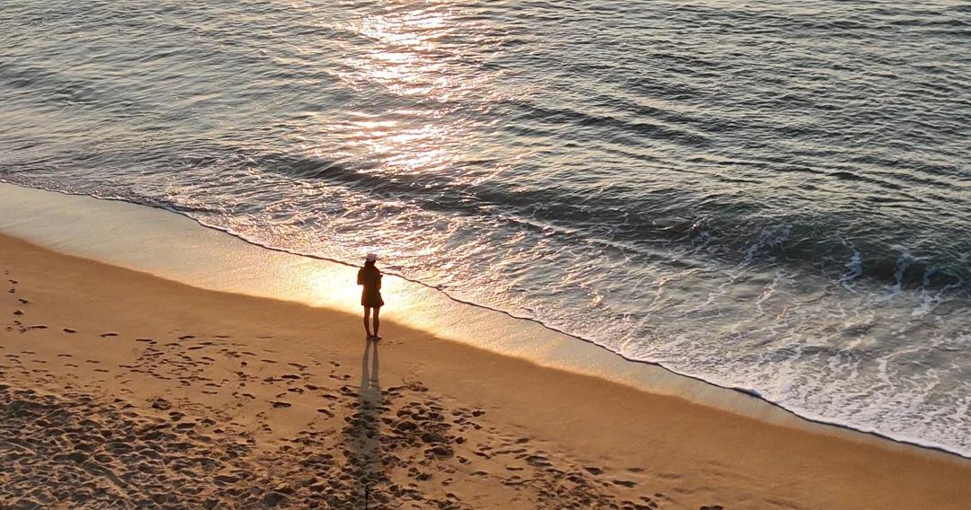 今日陵水实况日出🌅
无人机视频剪下来的滴水丹屏日落 海边日出 一起去看日出 我