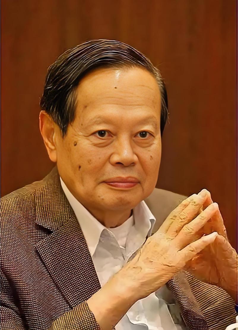 [太阳]2004年，诺奖得主杨振宁，在北京人民大会堂当着上千人的面，怒批被中国奉