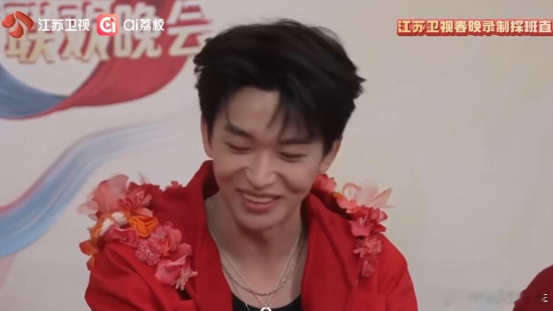 黄子弘凡过年在家被罚说话  不得不承认，黄子弘凡的生活就是一部喜剧，过年话痨被惩