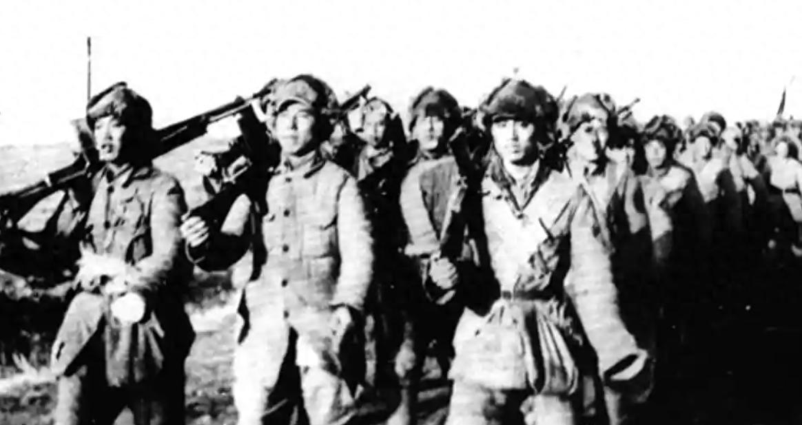 副司令员亲率两个纵队参战，敌师长意识到不妙，怀揣银元仓惶逃走
 
1947年4月