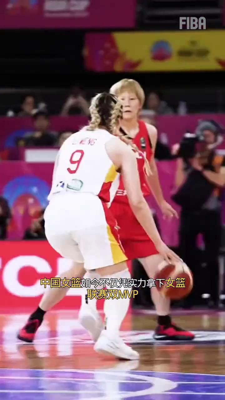 女篮第一人李梦。
注意看，人们常将李梦的成功归于天赋，却忽略她背后打磨技术、咬牙