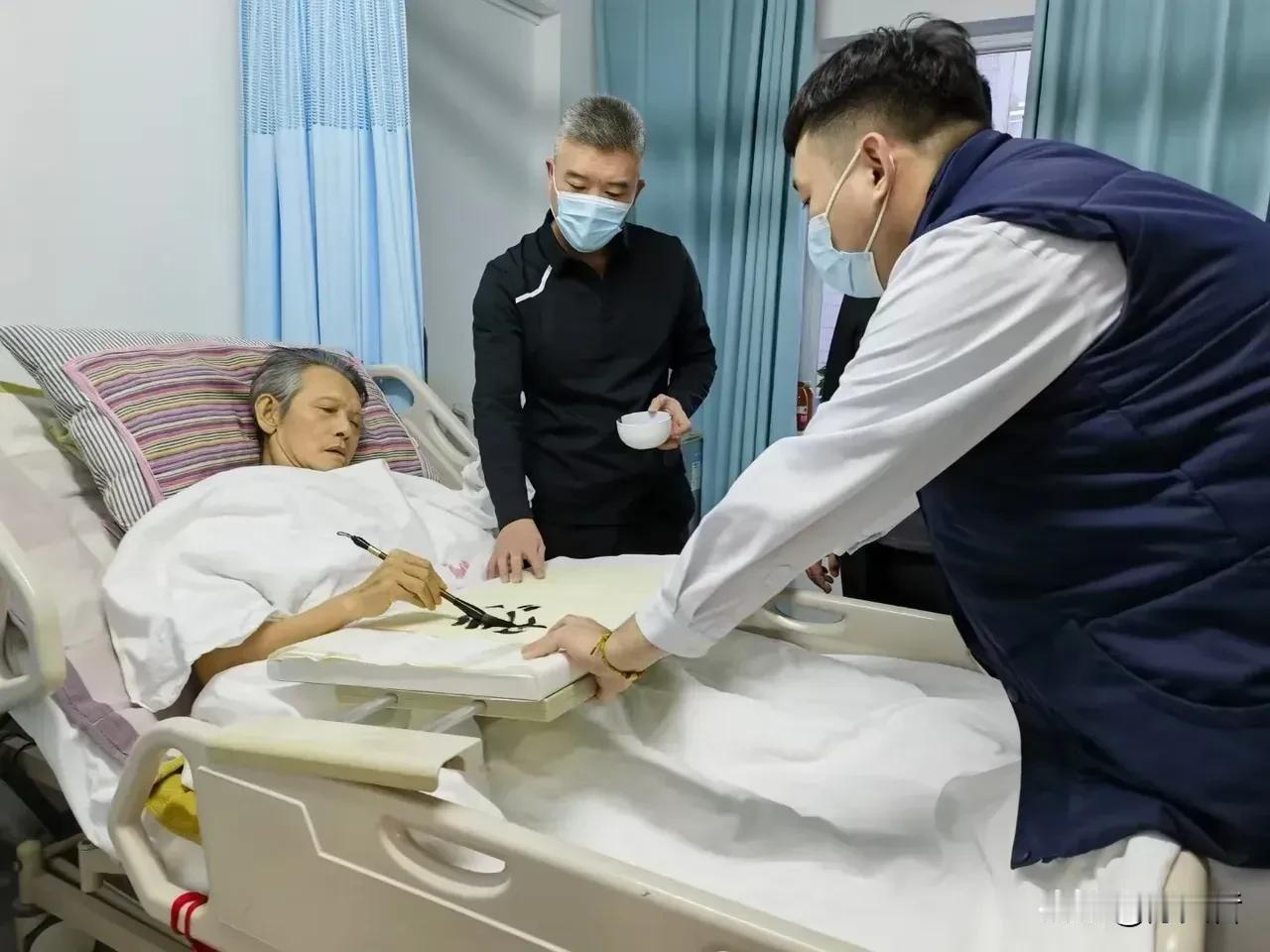 这张图片已经在互联网上广为流传，让我们缅怀中书协原副主席刘洪彪先生的同时，又看到
