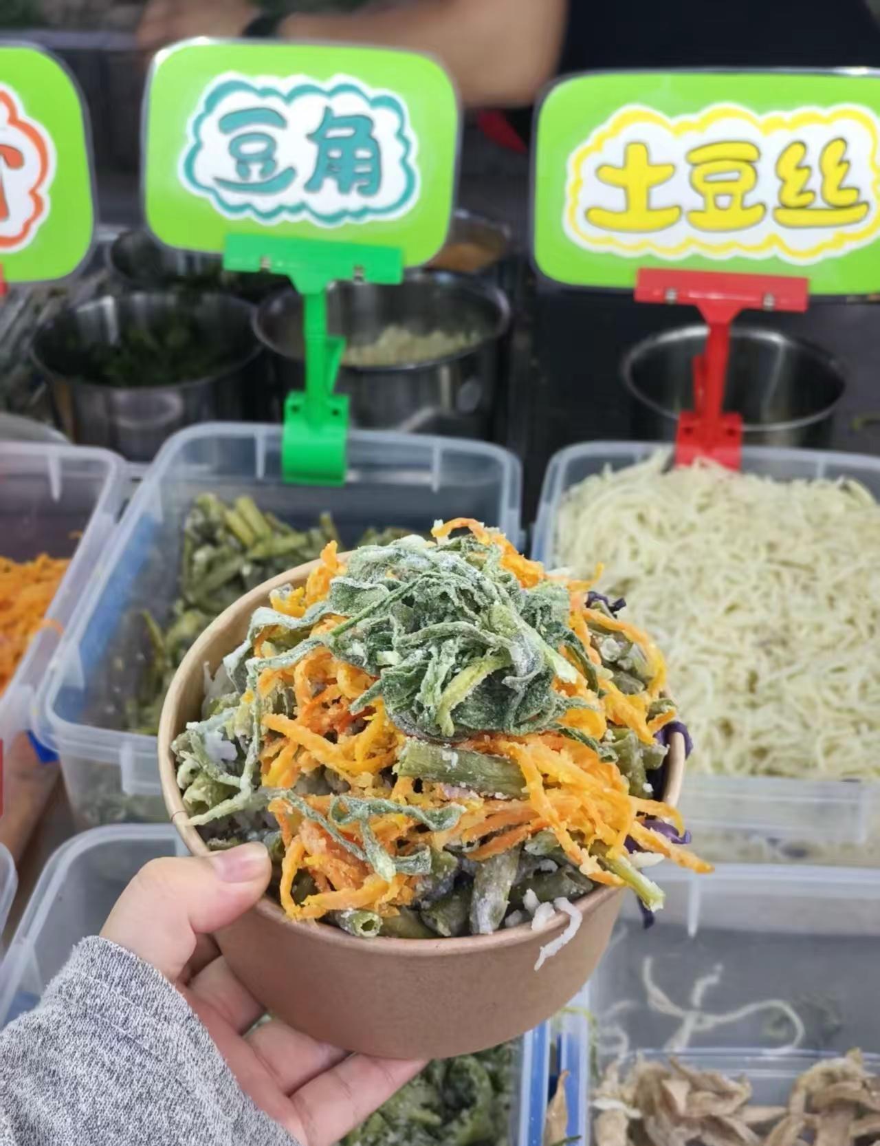 哪个男人舍得给你花钱，你就玩命的爱他。这年头谁都不宽裕，你说的每件事他都能做到，