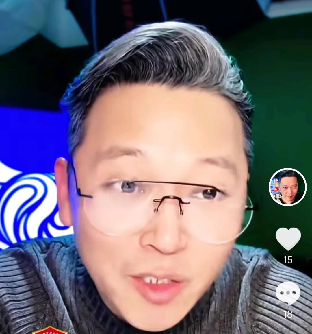 媒体人周亮表示，青岛西海岸队不可能拿到上赛季中超的好成绩了。
他在直播时也坦言，