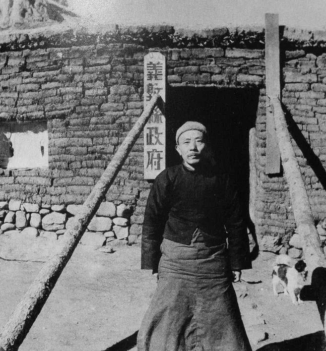 1933年，四川军阀刘文辉主政西康期间，对当地教育十分重视，并明文规定：“如果哪