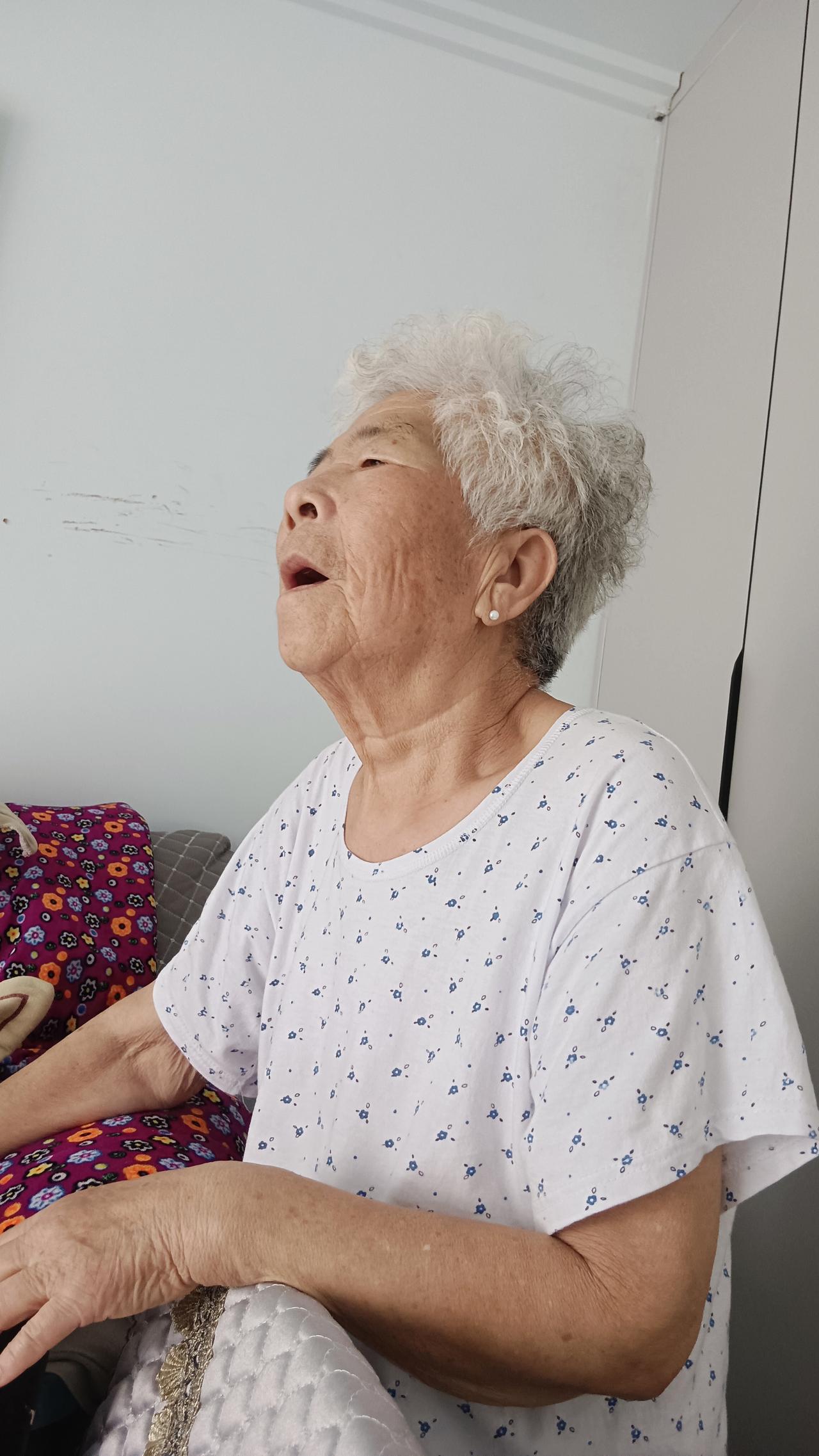 “阿姨之前走丢过一次，吓死我了。现在晚上也不怎么睡觉，我也跟着熬。大家有没有那种