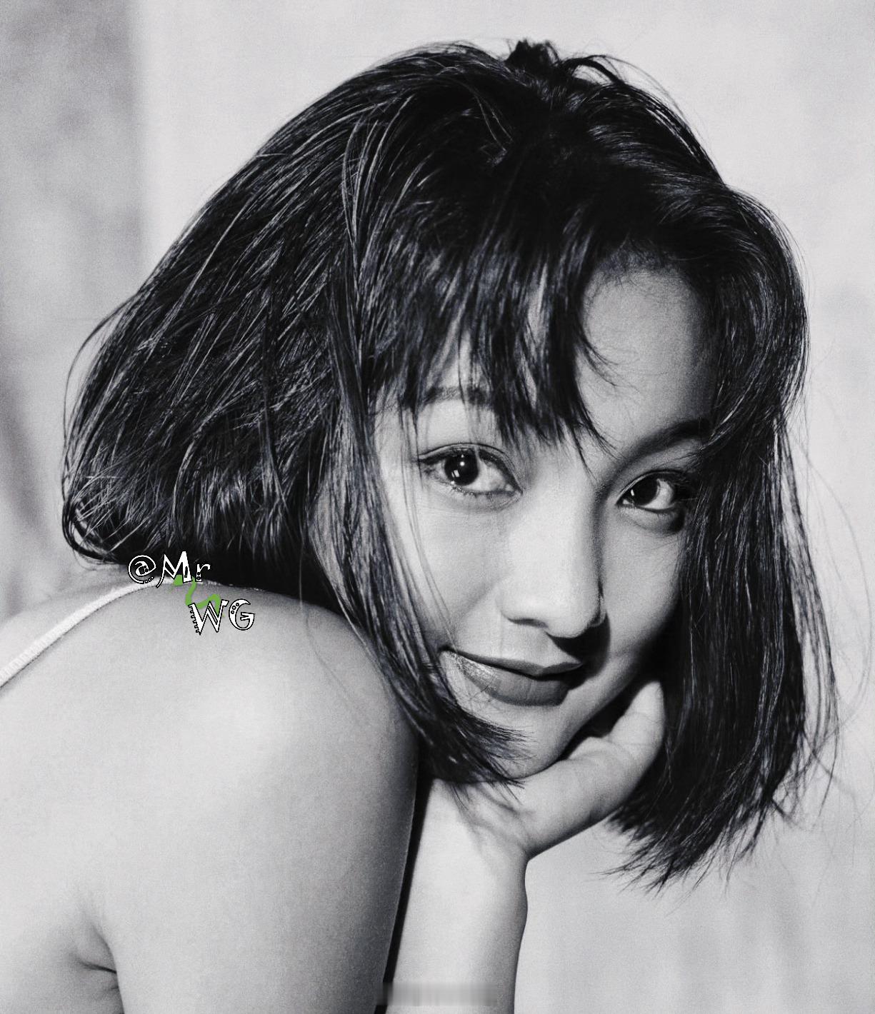 周迅旧相簿子 瞳色盛晚风，眉目动浮生——90年代亮晶晶✨的大眼睛，少女周迅周迅 