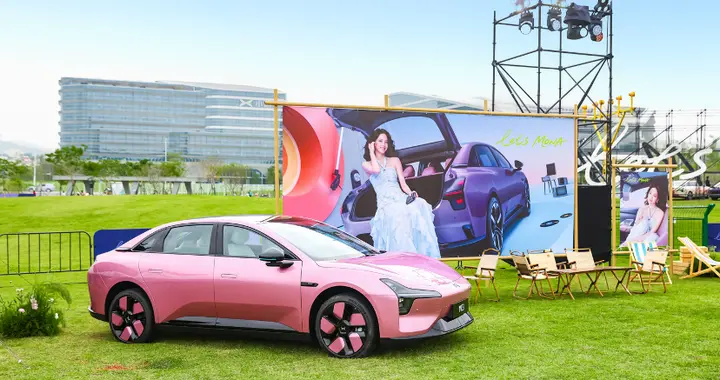 闪电快讯 ｜ 2026款小鹏 MONA M03上市：起售价11.98万元 搭载图灵芯片