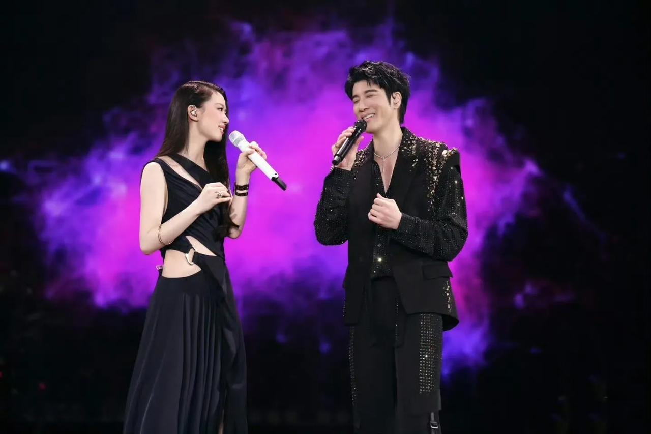 老歌新唱一夜狂赚近千万？王力宏单依纯《爱错》唱出"钞能力"！
王力宏与单依纯重新