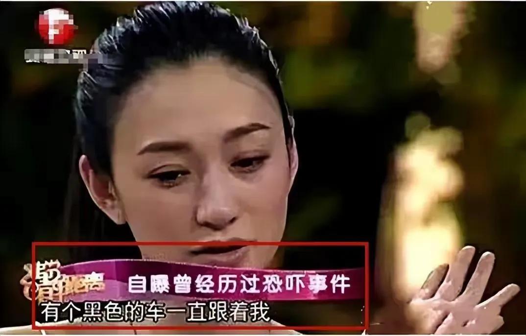 2010年，李小冉被前男友用艾滋针头抵住喉咙，吓得她哭泣求饶。他放过了李小冉，转