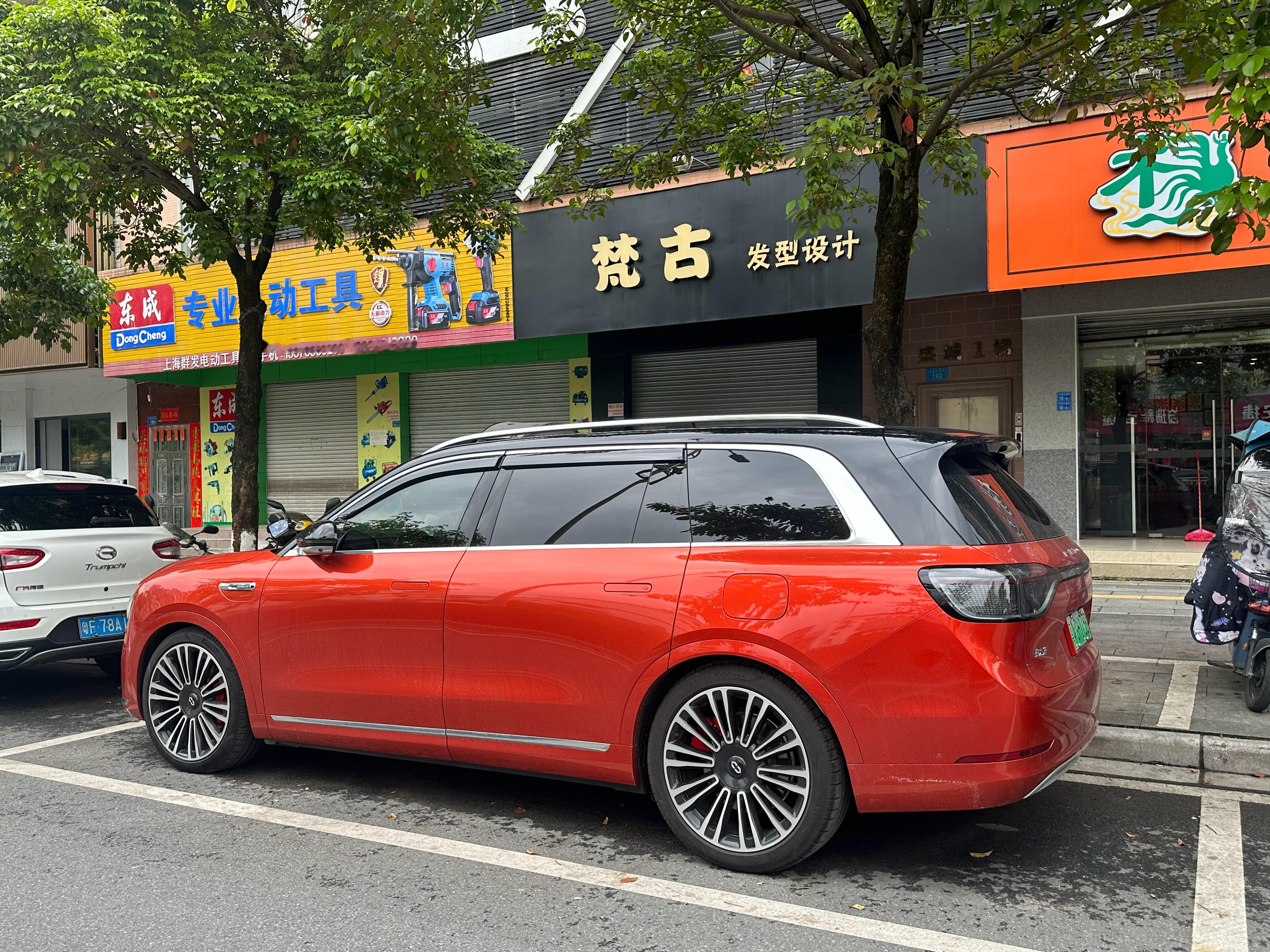 问界M9在我家小县城都已经快成为街车了，可想而知产品到底有多强。[doge][d