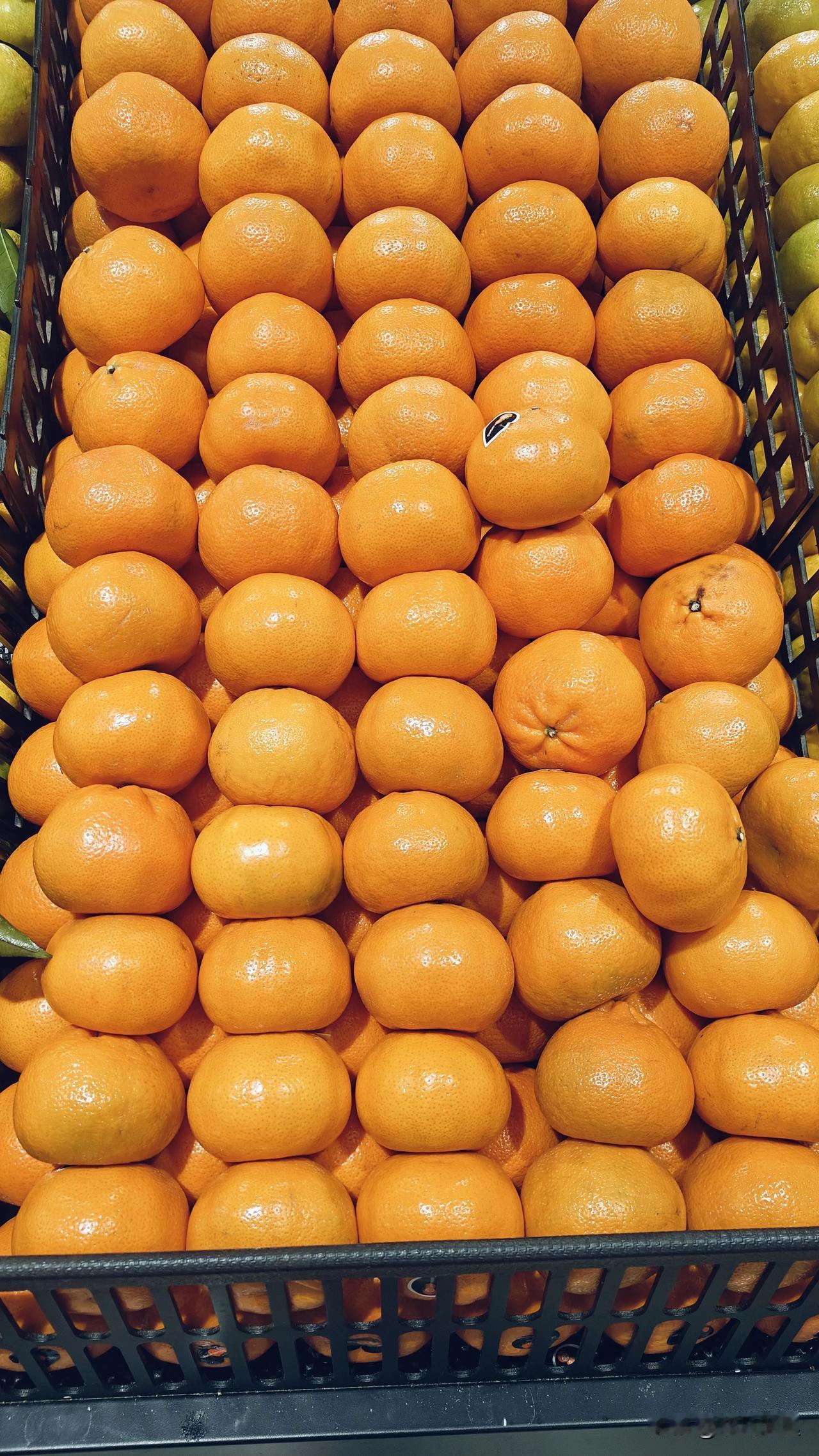 咱也不知道一周吃三次榴莲是啥家庭，我反正是十来块钱一斤的水果都不舍得买[捂脸]看