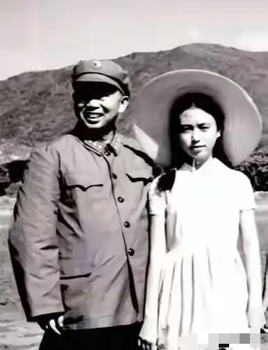 烽火里的承诺与转身

1939年秋天，去苏联学习的刘亚楼，从战友口中得知，自己在