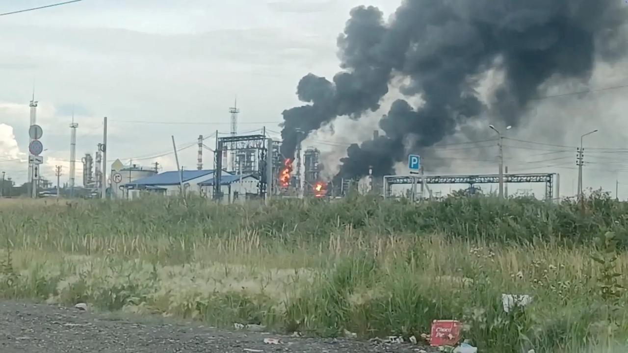 奔袭3000公里捅穿后方！乌军无人机直击西伯利亚炼油厂，俄防空网再遭破防

20