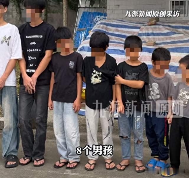 广西夫妻结婚22年生下13个孩子！丈夫打工摔残，两间平房挤一家人