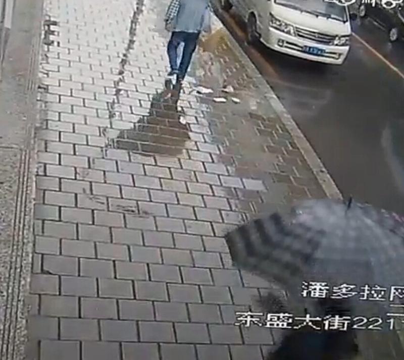 真情暖人心！北京民警暖心拦车救急，感动无数网友

在这个快节奏的社会里，冷漠似乎