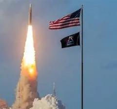 谁能想到，离开地球仅仅30个小时，四名见惯了大场面的顶尖航天员，竟在深空中罕见地