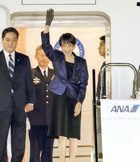 太尴尬了！高市早苗连夜启程赴美，声称要与特朗普讨论如何解决中东冲突。
 
3月1