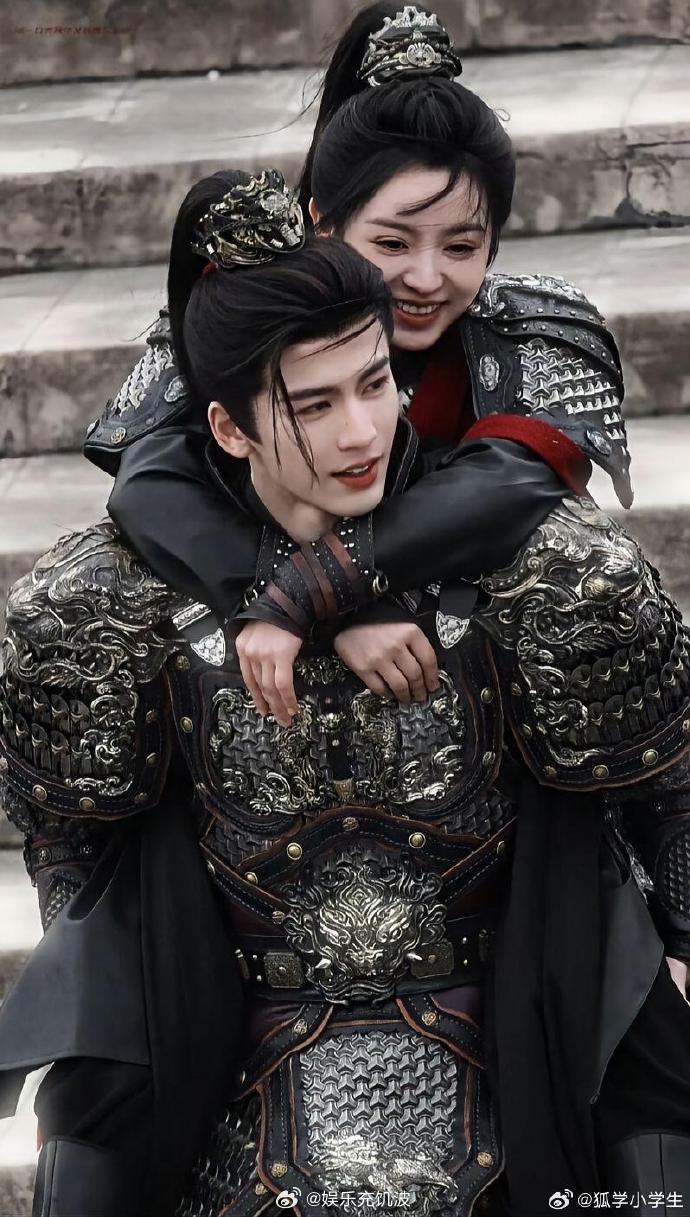 张凌赫田曦薇录制你好星期六感觉《逐玉》离播出不远咯，我已经搬好小板凳准备追剧啦！