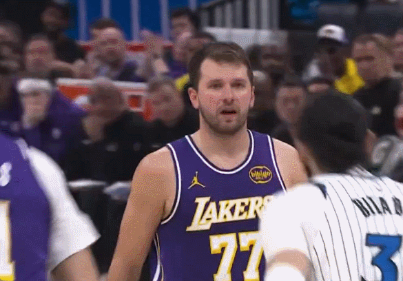 今天东契奇在第三节和比塔泽互喷吃T，赛季个人累计16T将自动停赛，湖人下场打活塞