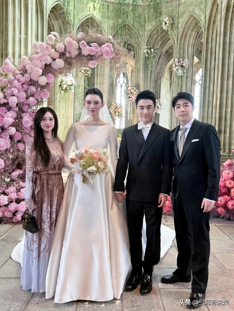 特步公主丁佳敏晒奚梦瑶何猷君婚礼照，两年前她和周力源也是在六一儿童节这天结的婚，