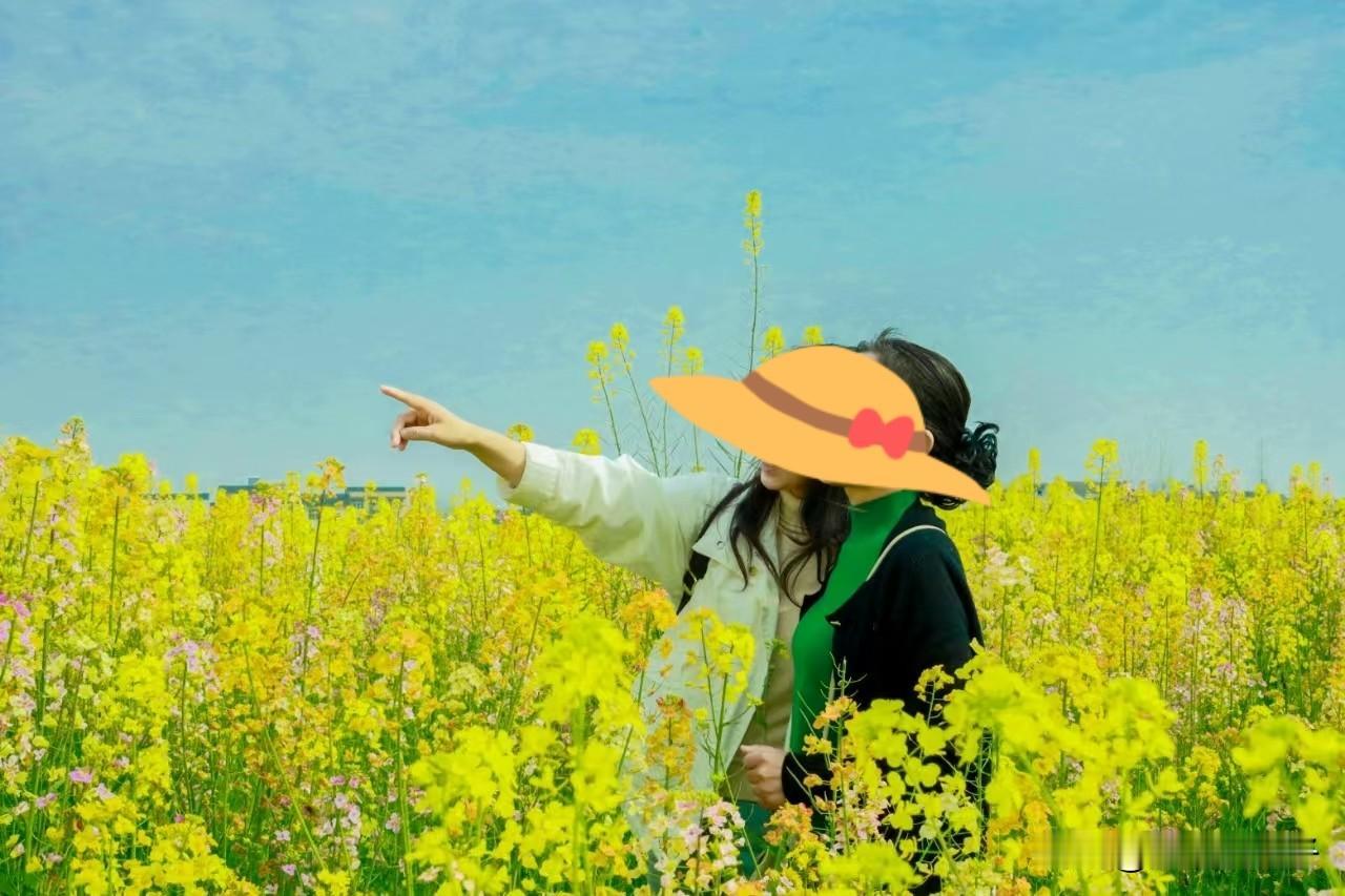 仙桃的七彩油菜花上央视了。
一起来仙桃看七彩油菜花开。
让春天在你眼前，在你指尖