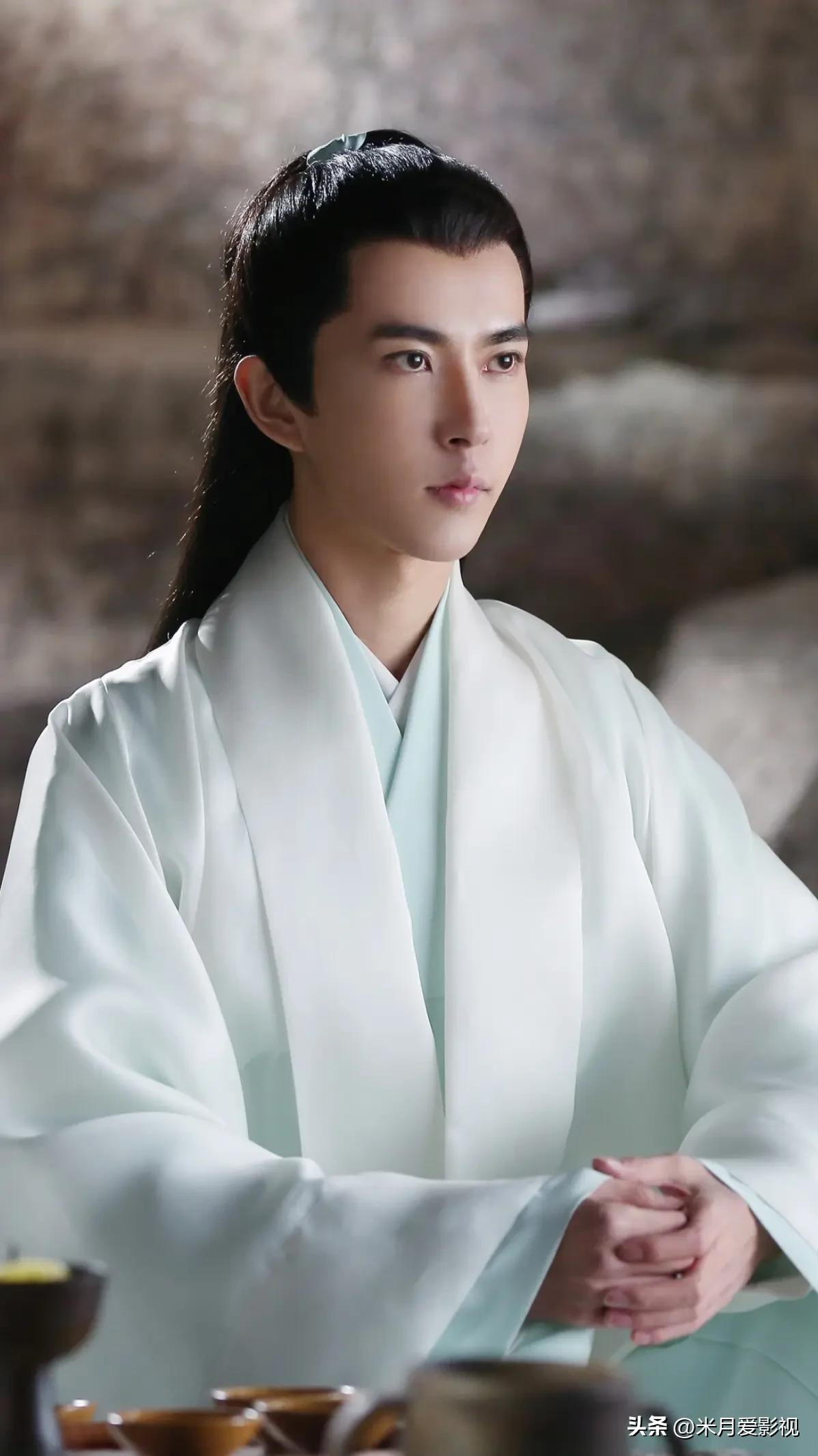 如此俊朗的男子，竟坠楼离世，实在令人难以置信！

在《三生三世十里桃花》中，于朦