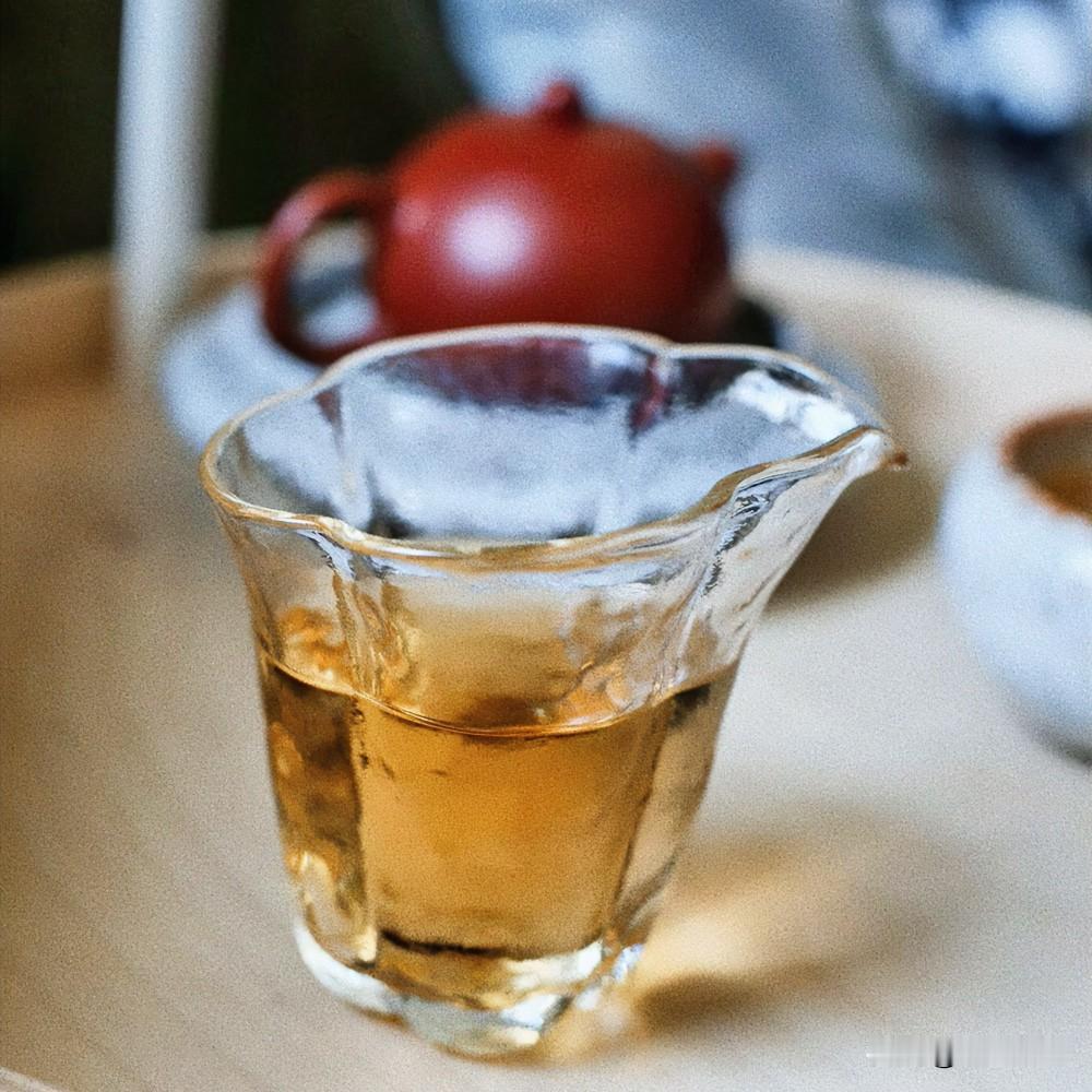为什么说喝茶喝到最后都是普洱茶?

烧水，沏茶，把自己丢进沙发里。耳边只有舒缓的
