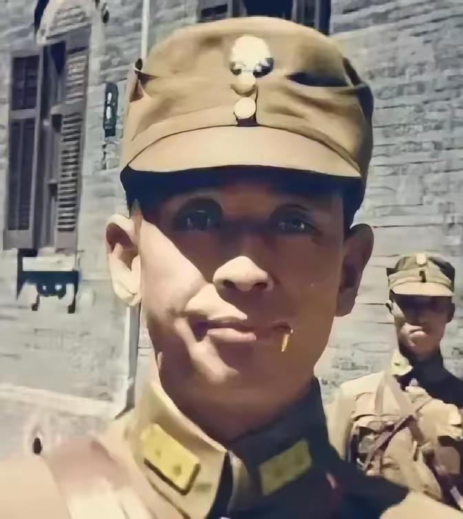叔叔携黄金逃台，他死守成都高喊死战，转头全军溃散孤身逃亡
 
1949年冬成都，