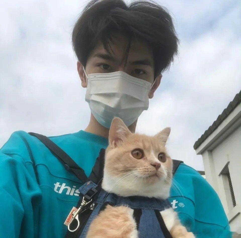 林一  林一同学和猫（是叫雷霆嘎巴吗[笑cry]） 