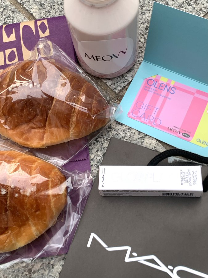 260607 逆应援MAC 口红 + OLens 兑换券 + 盐面包 + 草莓拿
