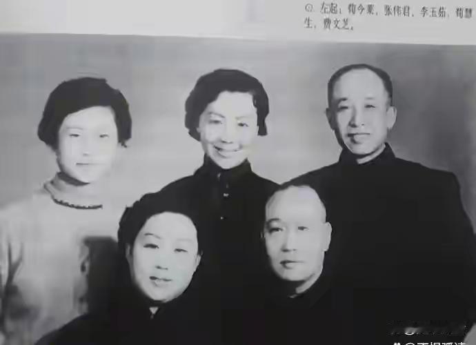 拜完堂才惊觉新娘被“调包”成妻子姑姑，他无奈将错就错娶回家，如今成名家喻户晓
 