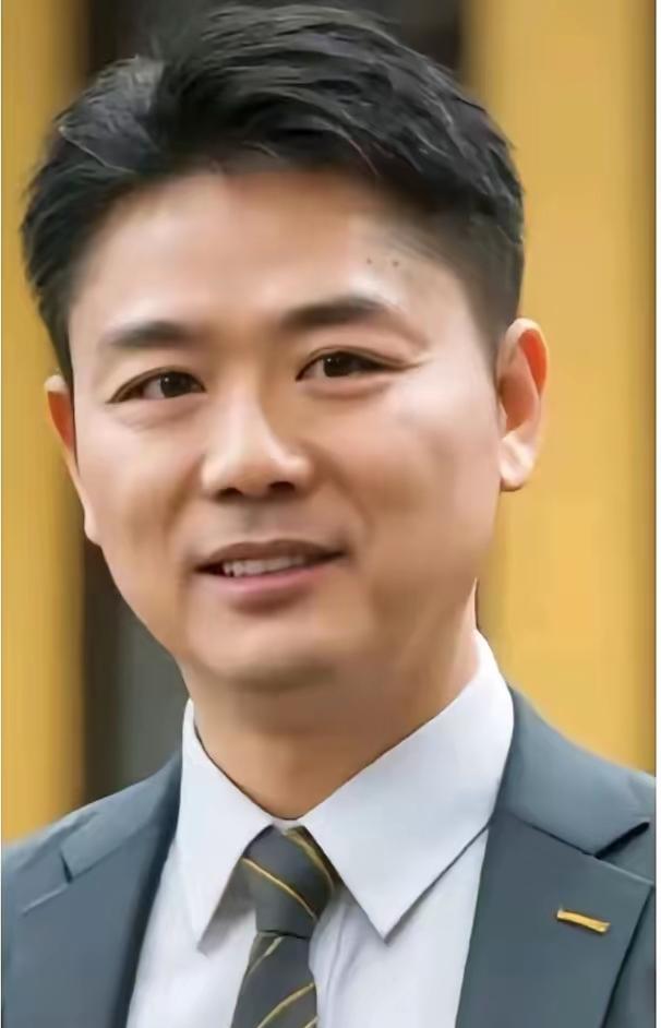 谁都没想到！
香港火灾救援场上，京东的速度才是最动人的实力证明。不是靠临时吆喝的