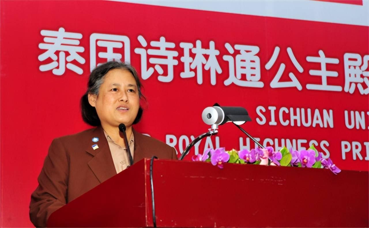 热烈欢迎！在此之前并未有泰国王室的正式访问，但泰国王室透过国王的妹妹诗琳通公主在