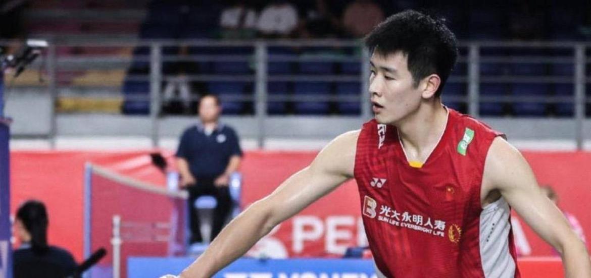 古贺穗继续晋级，在首轮击败李诗沣后，这次又战胜李卓耀进男单8强！
李诗沣：你们都