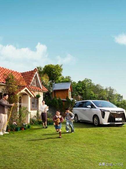 在经济日益发展的今天，我们更需要一台豪华与实用融合到一起的MPV。这款车在周末，