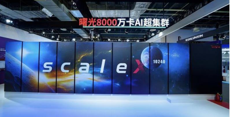 全球都在抢电，国产十万卡开始比谁更“抠”
全球AI竞赛出现了一个略显尴尬的转折：
