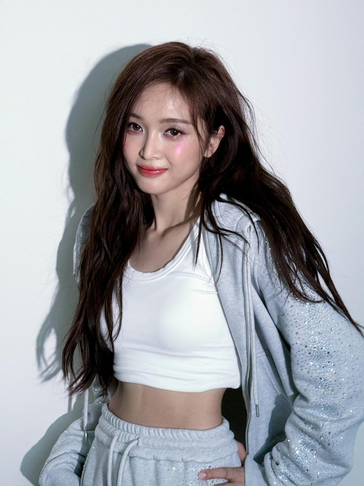 宣仪的身材真好[飞吻]
吴宣仪