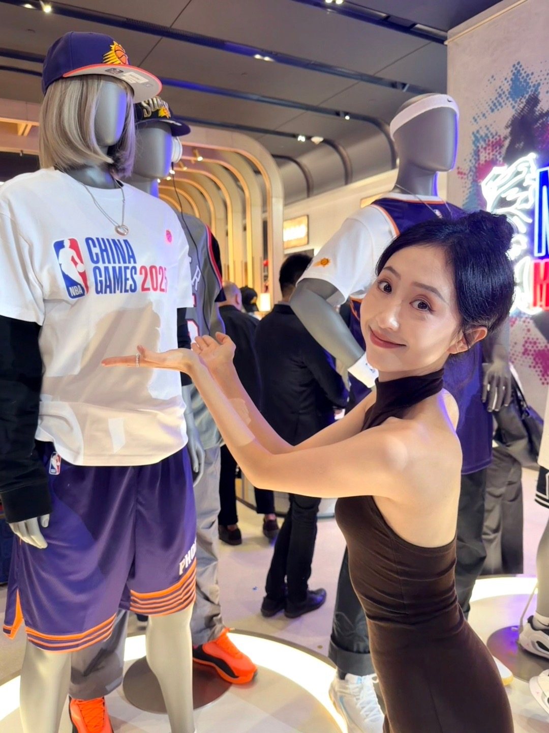 NBA中国赛对我来说就像过年七天乐天天都有不同的快乐等着我去发现中国赛真好 明年