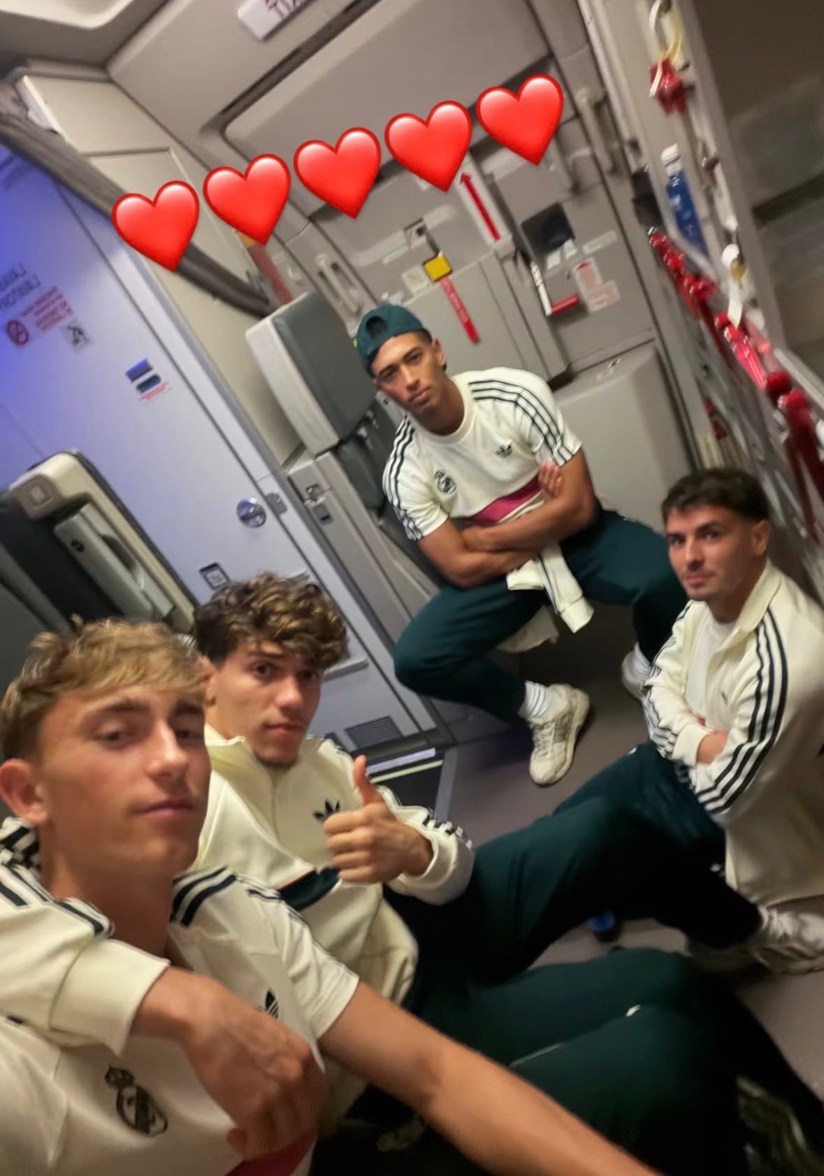 贝林厄姆IG：❤️❤️❤️❤️❤️ ​​​