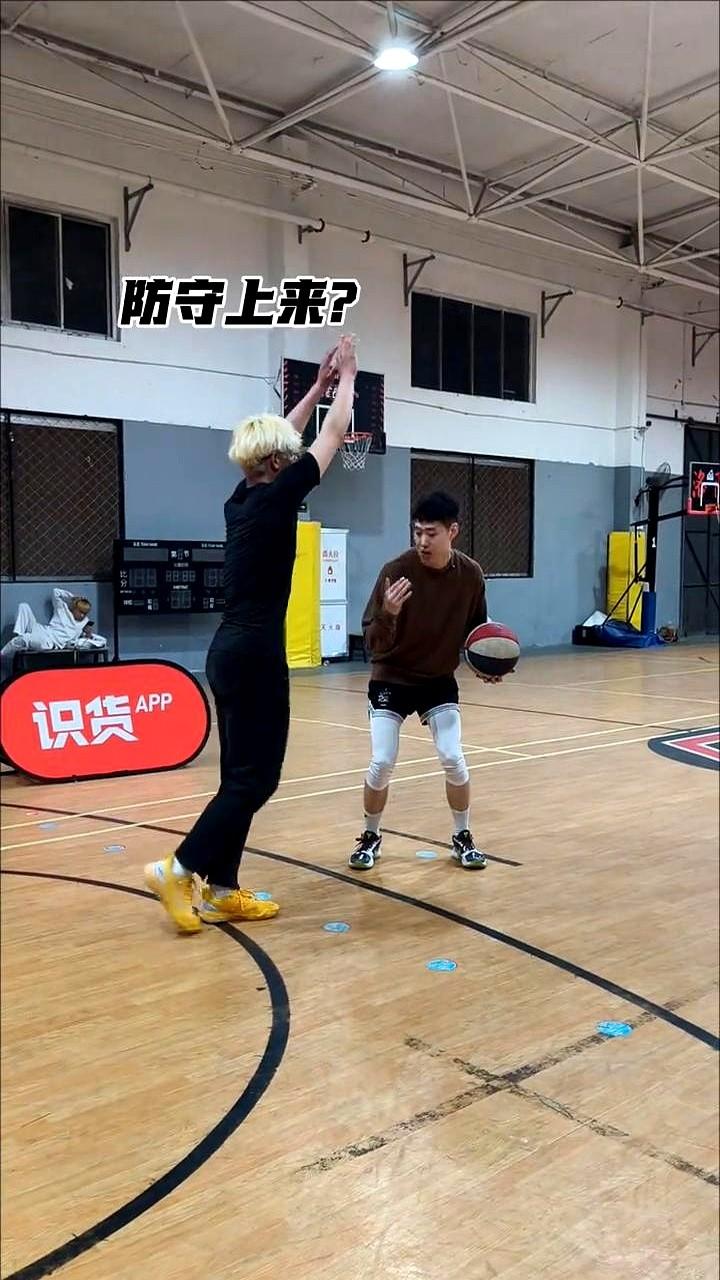 库里的后撤步，真不是一个动作那么简单。

想学库里？别光学后撤步，那只是最后一步