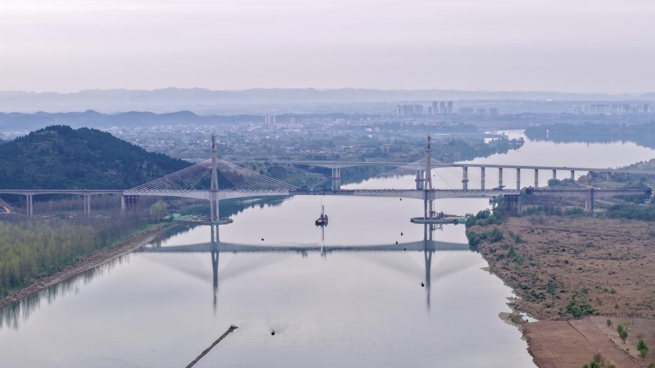 中国地铁数量方面，成都的排名挺靠前。截至目前，上海地铁运营里程最长，稳居前列。北