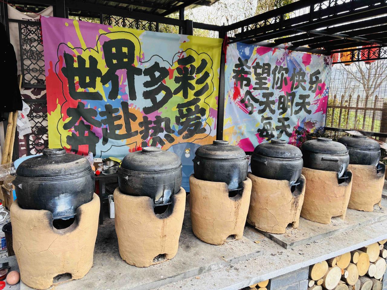 来景德镇怎么能错过簸箕宴呢！！！
就藏在景德镇静兰雅苑民宿这里！[星星眼][舔屏