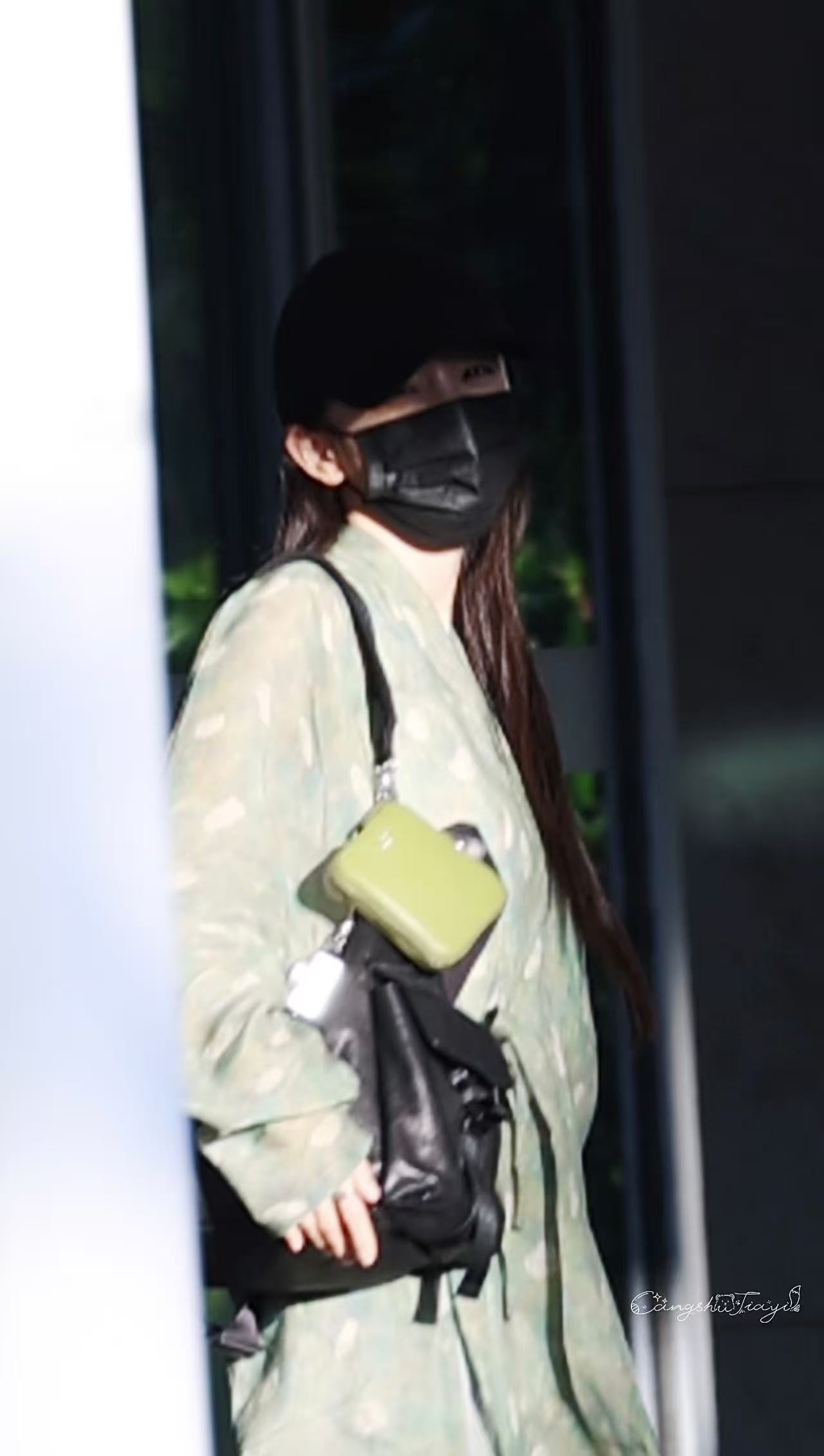 我姐笑盈盈的是不是接机的小蜜蜂对她喊啥啦 ​​​