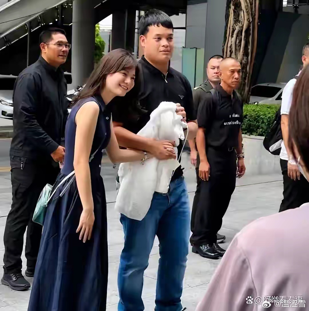 泰国提帮功王子牵手日本女友公开亮相，王位继承要出问题？ 