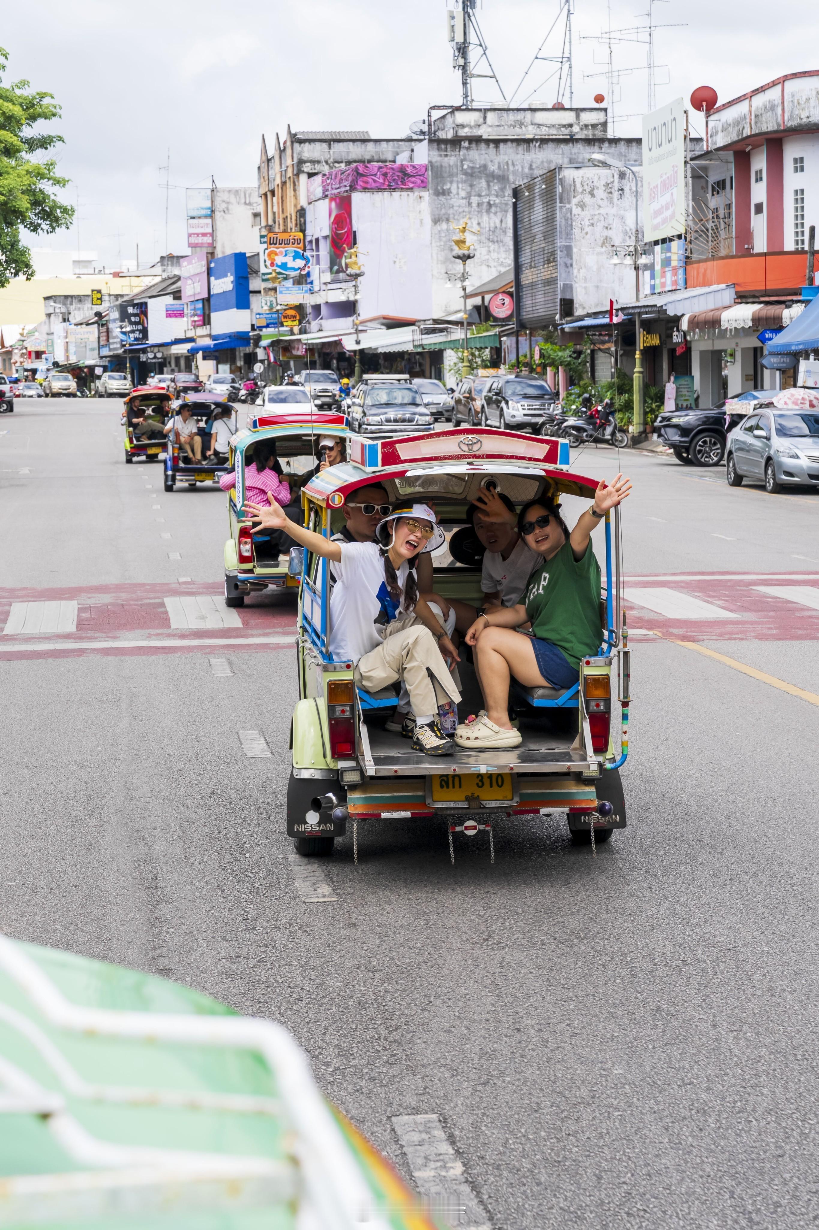 一张图证明我来过这里在董里搭乘 tutu 车 city walk 的一天实在是罄