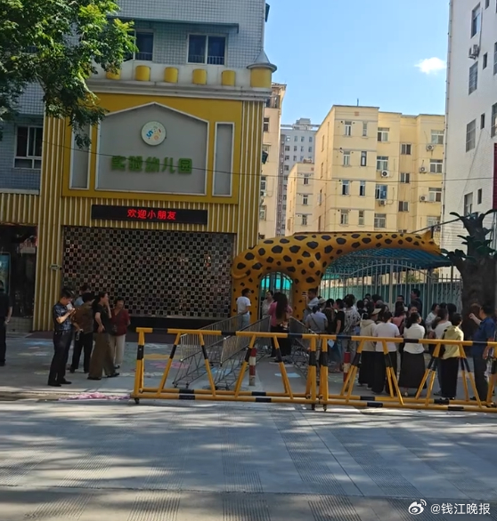 #陕西一幼儿园开学首日就被要求停办#【陕西宝鸡一幼儿园开学首日就被要求停办、学生
