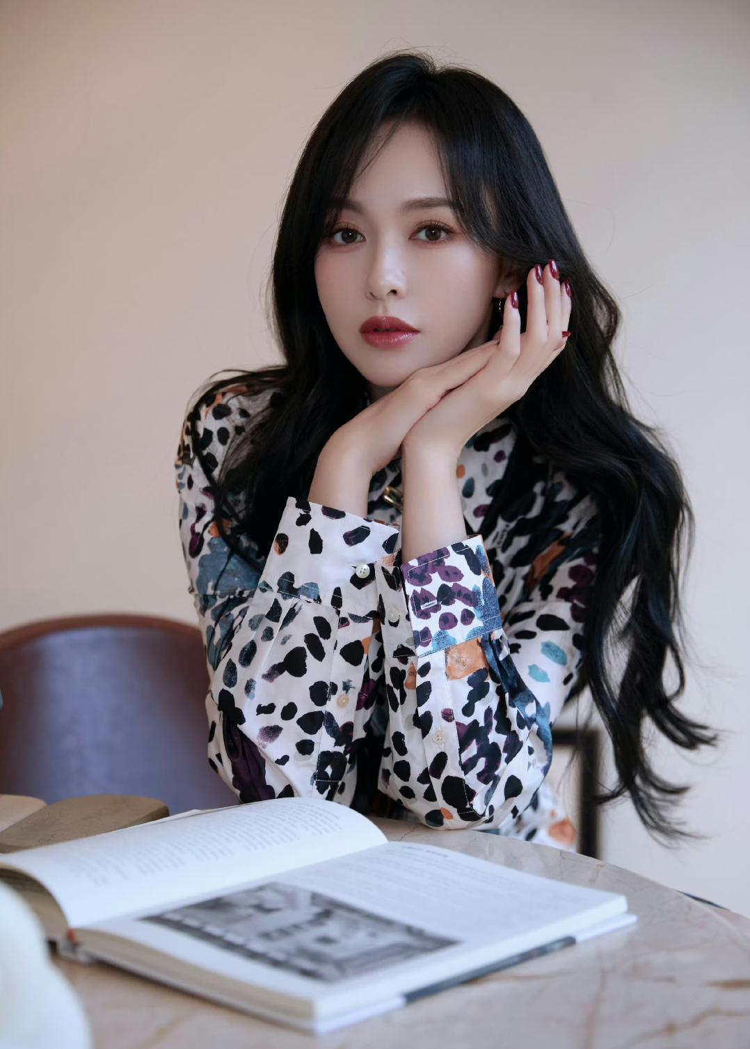 龚俊接了《陆小凤》，甜宠加武侠，大厂押注，但观众不买账的古偶，拍再多也翻不了身。