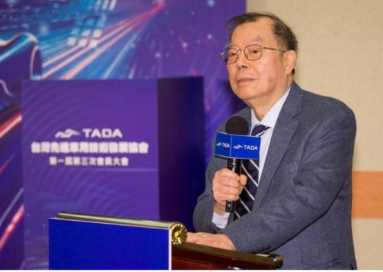 赖清德追赠黄崇仁褒扬令现场喊话，拿半导体当底气说"全世界都需要台湾"！
 
9月